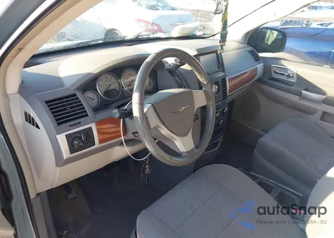 2008 Chrysler Town & Country Touring from USA, damaged, VIN 2A8HR54P78R655974